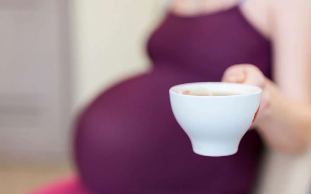 Ma il caffè va vietato alle donne incinte? Un nuovo studio riaccende il dibattito